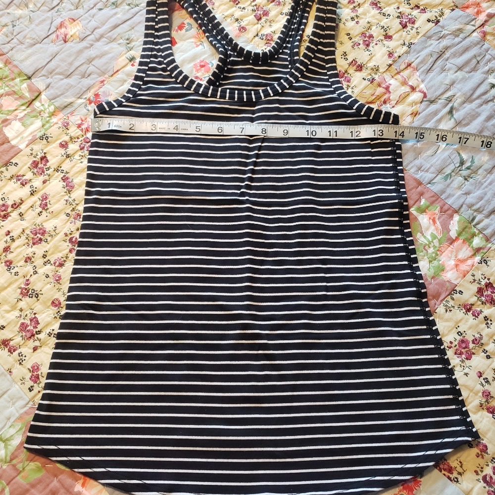 Lululemon Studio Racerback sz 8 - Picture 3 of 3
